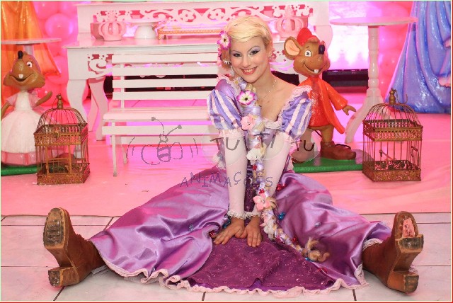 Foto 1 - Rapunzel e prncipe no seu evento bh